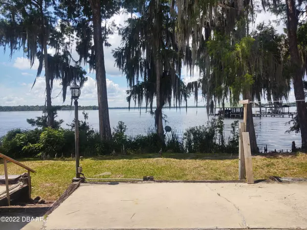 Welaka, FL 32193,1074 LOT27 Front ST