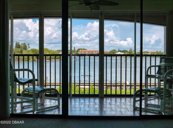 New Smyrna Beach, FL 32169,454 Bouchelle DR #202