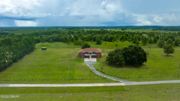 Howey-in-the-hills, FL 34737,8215 Dewey Robbins RD