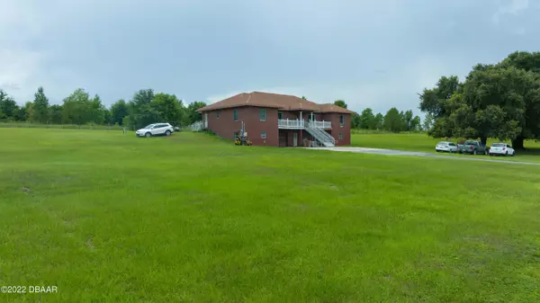 Howey-in-the-hills, FL 34737,8215 Dewey Robbins RD