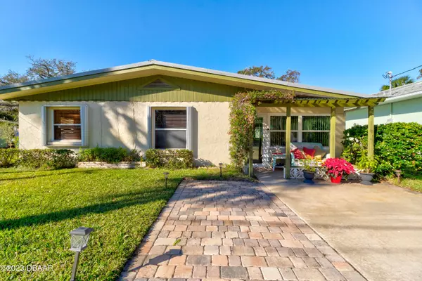 614 Pine ST, New Smyrna Beach, FL 32169