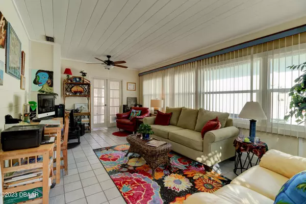 New Smyrna Beach, FL 32169,614 Pine ST