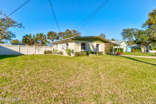 New Smyrna Beach, FL 32169,614 Pine ST