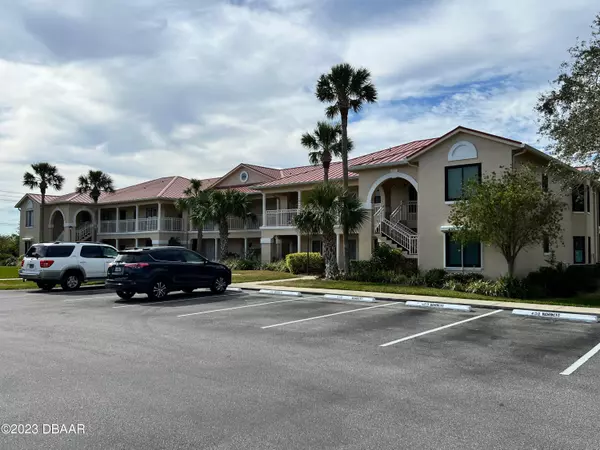 400 Bouchelle DR #203,  New Smyrna Beach,  FL 32169