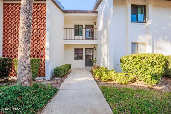 1 Tomoka Oaks BLVD #104,  Ormond Beach,  FL 32174