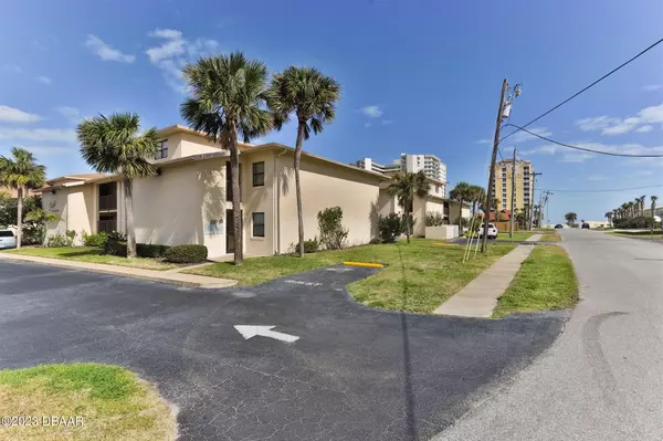 Daytona Beach Shores, FL 32118,103 Browning AVE #11