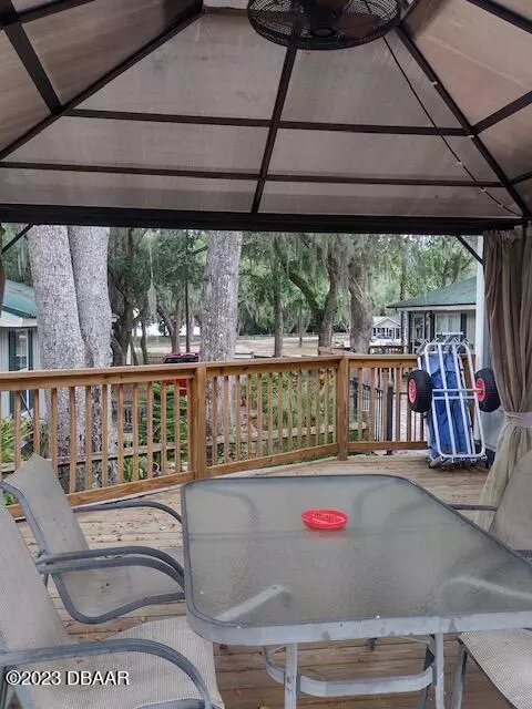 Salt Springs, FL 32134,14028 NE 250th CIR #cottage 29