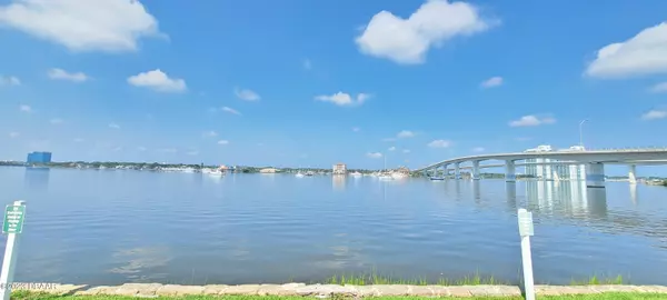 Daytona Beach, FL 32118,415 Halifax AVE #213