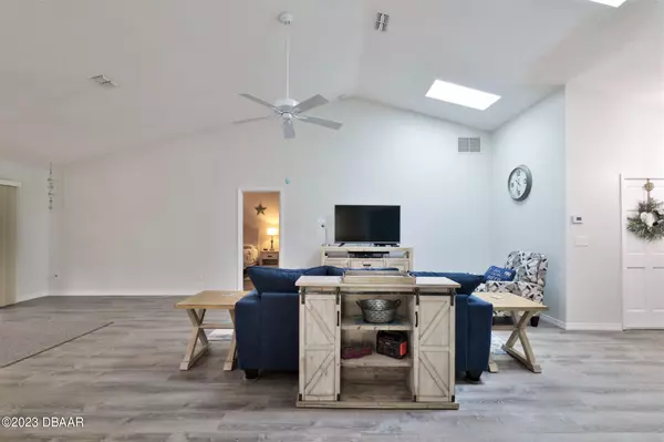 New Smyrna Beach, FL 32168,814 Pine Shores CIR