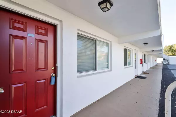 Ormond Beach, FL 32176,60 Vining CT #10