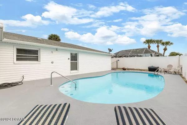 Ormond Beach, FL 32176,7 Sovereign LN