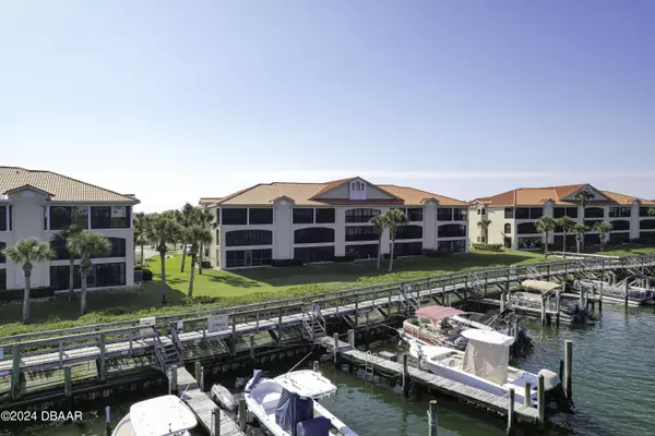 New Smyrna Beach, FL 32169,462 Bouchelle DR #203