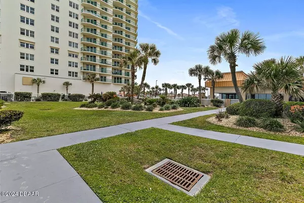 Daytona Beach Shores, FL 32118,2043 Atlantic AVE #105