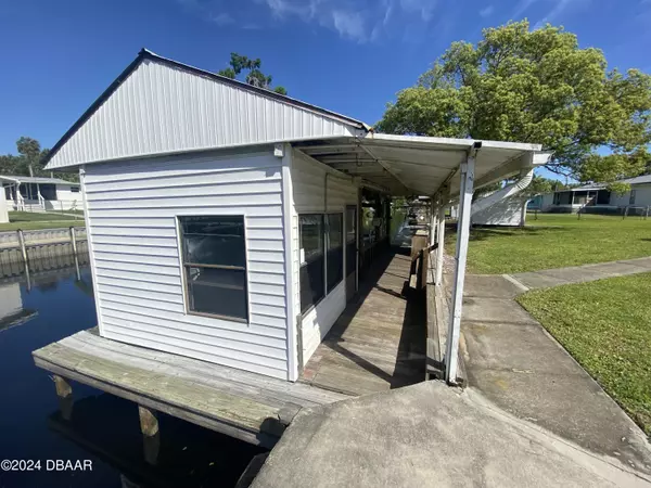 Astor, FL 32102,55705 Keith ST