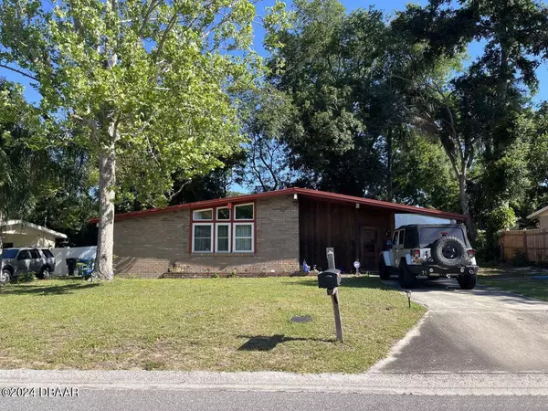 508 Hedge Row RD, Brandon, FL