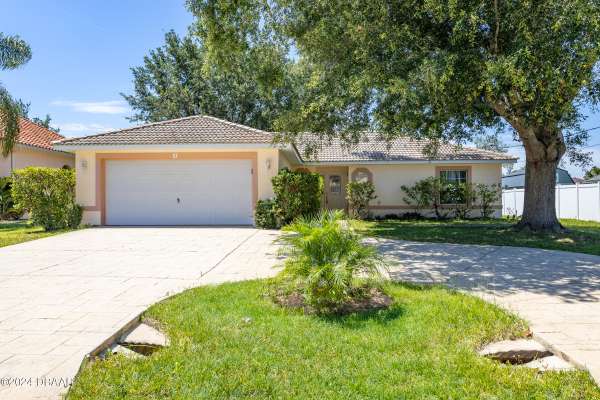 4 Fernon LN, Palm Coast, FL 32137