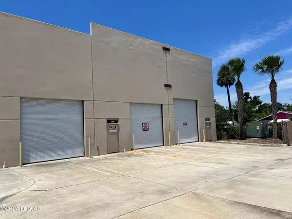 Daytona Beach, FL 32117,700 Ridgewood AVE #209-210