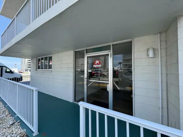 Daytona Beach, FL 32118,2727 Atlantic AVE #101