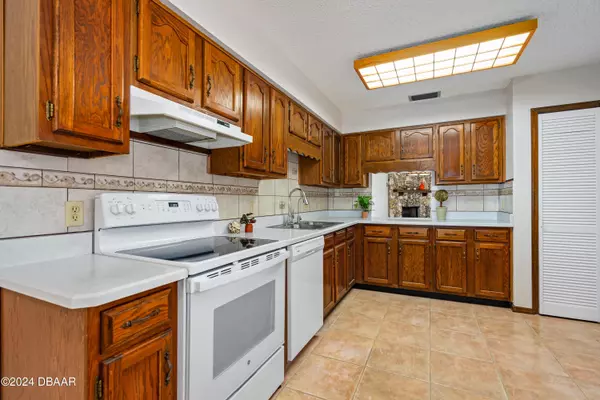 Daytona Beach, FL 32114,102 Sea Pines CIR