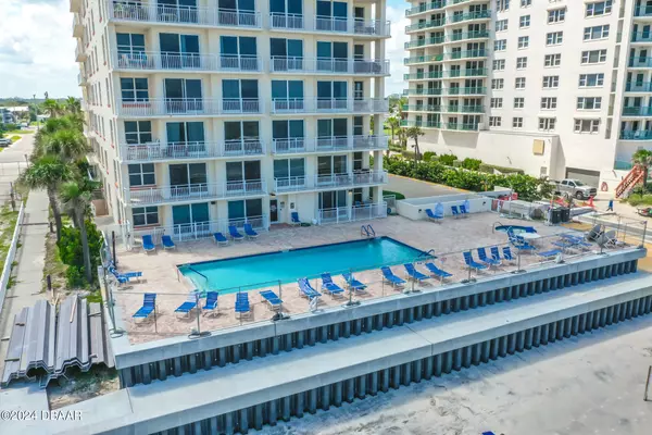 Daytona Beach Shores, FL 32118,2071 Atlantic AVE #305