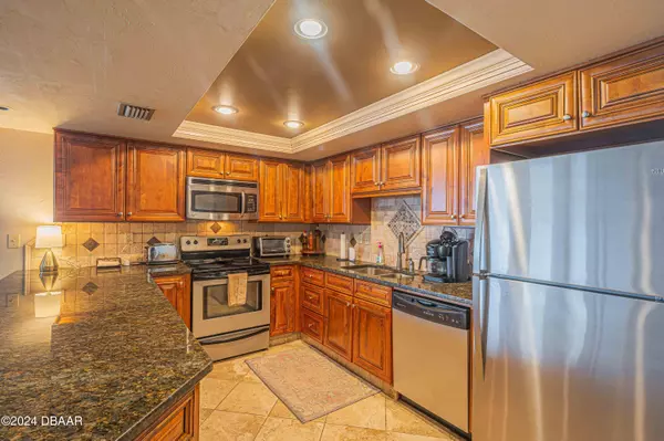 Daytona Beach Shores, FL 32118,3855 Atlantic AVE #1004