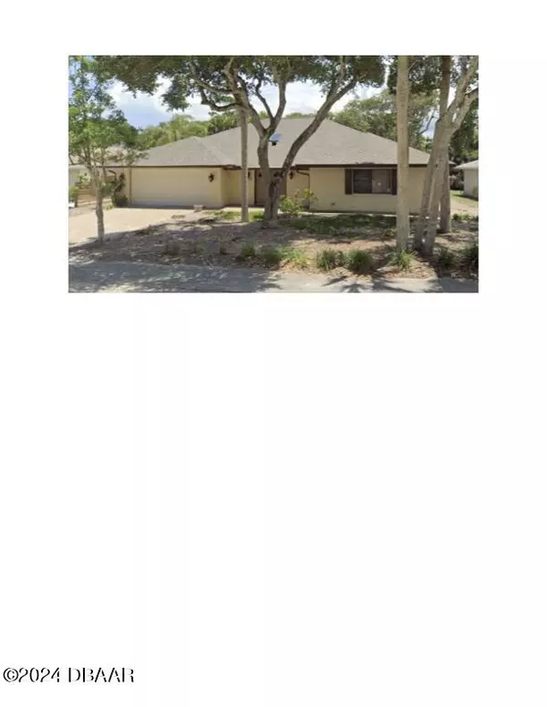 807 Maple ST, New Smyrna Beach, FL 32169