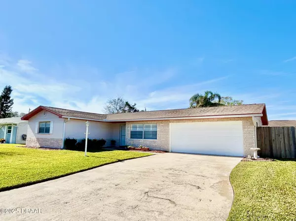 2966 Lantern DR, South Daytona, FL 32119