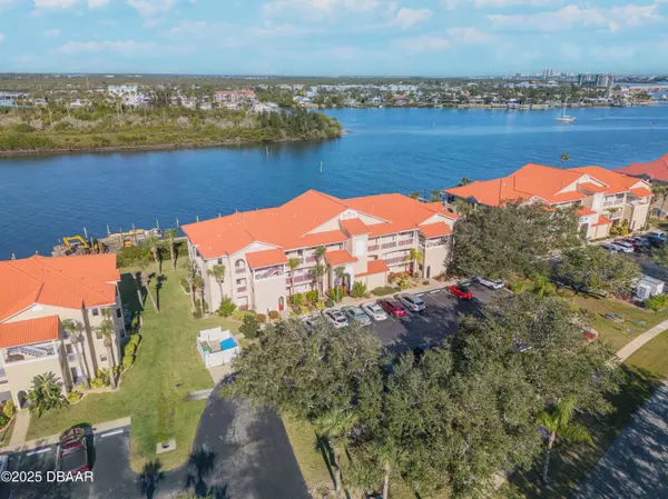 New Smyrna Beach, FL 32169,460 Bouchelle DR #304