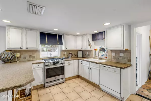 New Smyrna Beach, FL 32169,321 Jessamine AVE