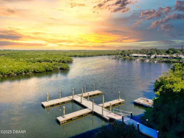 New Smyrna Beach, FL 32169,5 Riverwalk DR #503