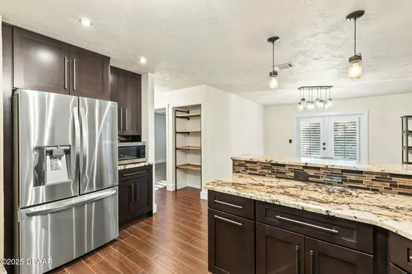 Ormond Beach, FL 32174,886 Lindenwood CIR W