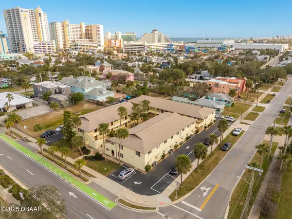 400 Oakridge BLVD #5,  Daytona Beach,  FL 32117