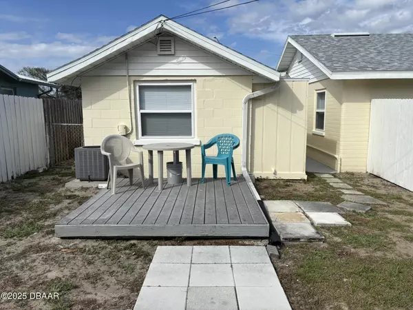 Daytona Beach, FL 32118,400 Frances TER