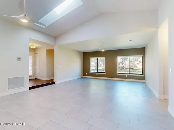 Port Orange, FL 32128,2000 Teakwood LN #27