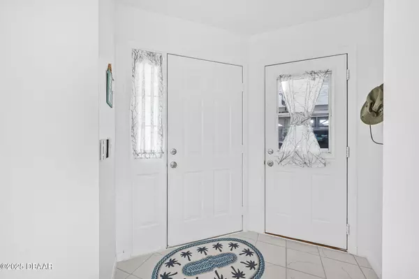 Ormond Beach, FL 32174,20 Landings LN