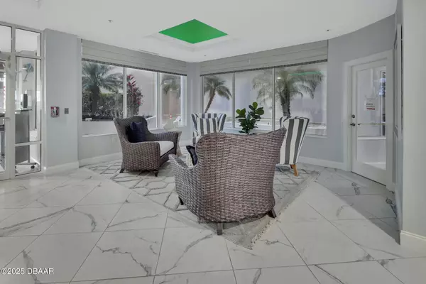 Daytona Beach Shores, FL 32118,2967 Atlantic AVE #304