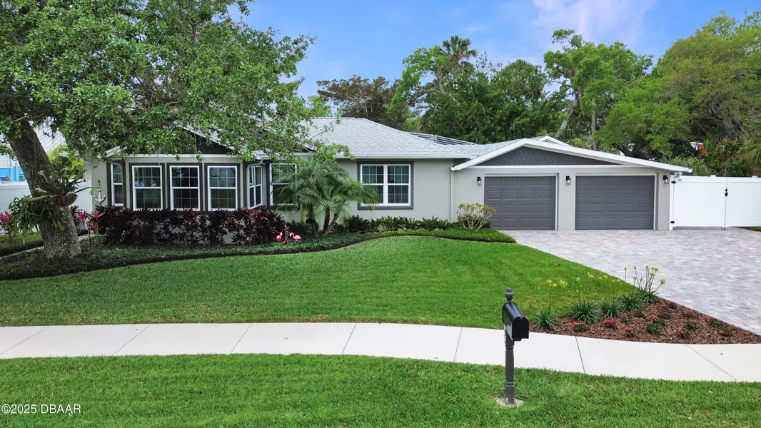 606 Pine ST, New Smyrna Beach, FL 32169
