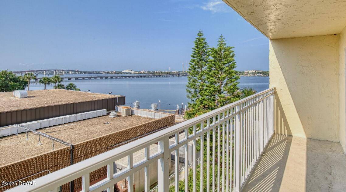 Daytona Beach, FL 32118,145 Halifax AVE #405