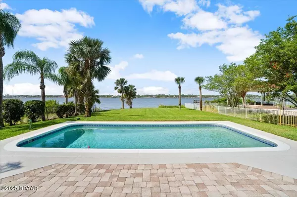 Daytona Beach, FL 32118,1517 Halifax AVE