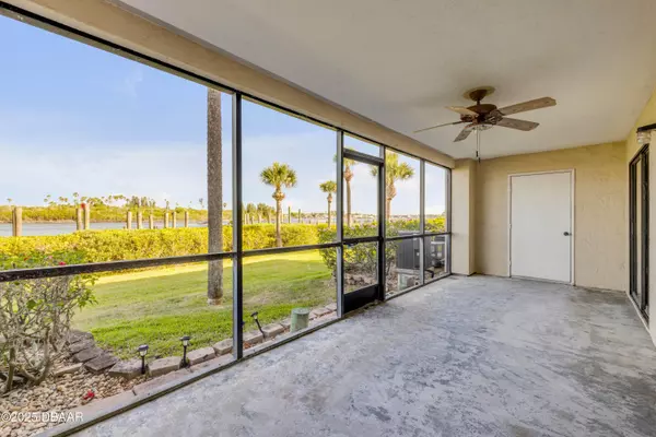 New Smyrna Beach, FL 32169,464 Bouchelle DR #104