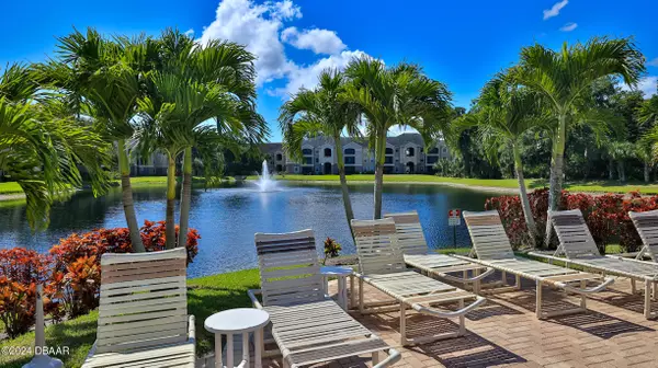 Port Orange, FL 32127,940 Village TRL #8-205
