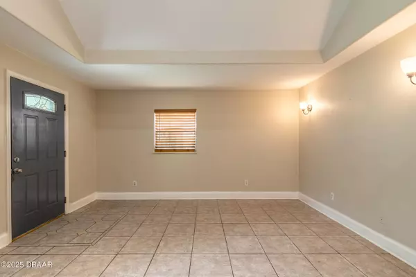 Daytona Beach, FL 32117,121 Palm DR