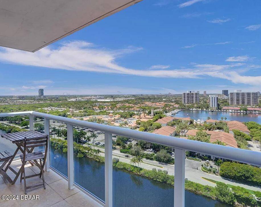 Aventura, FL 33180,3675 Country Club DR #2010