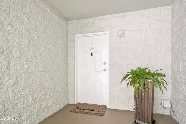 Daytona Beach, FL 32118,711 Halifax AVE #101