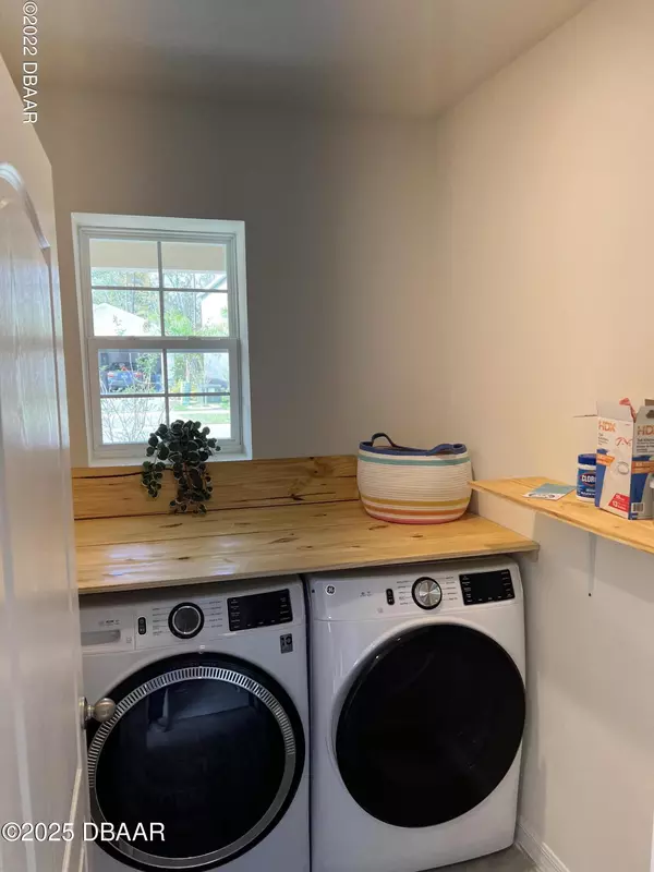 New Smyrna Beach, FL 32168,325 Caryota CT
