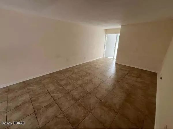 South Daytona, FL 32119,305 Ridge BLVD #212