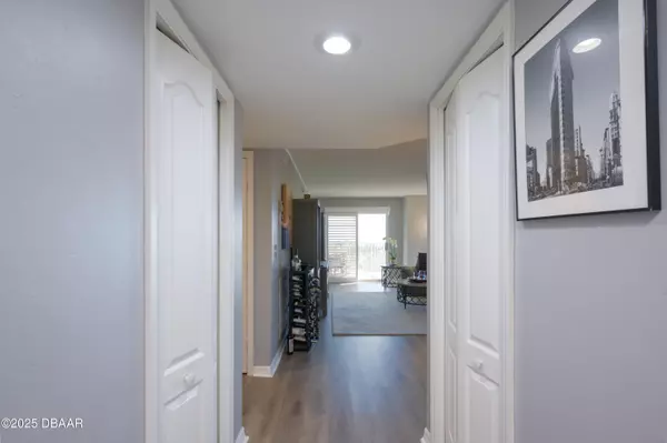 Daytona Beach Shores, FL 32118,4 Oceans West #705-D