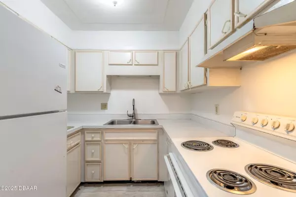 New Smyrna Beach, FL 32169,3800 Saxon DR #18B