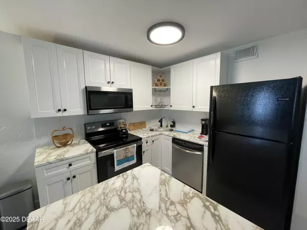 Daytona Beach, FL 32118,411 Halifax AVE #106