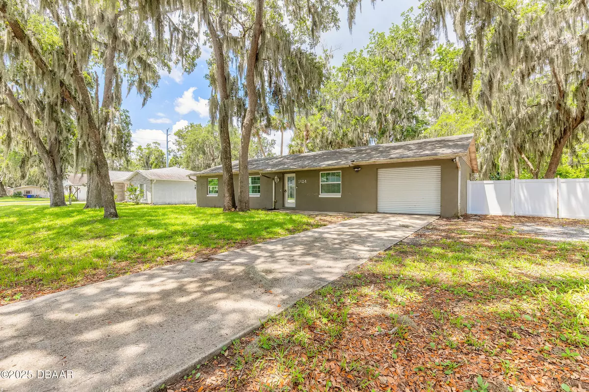 Edgewater, FL 32132,1624 Queen Palm DR